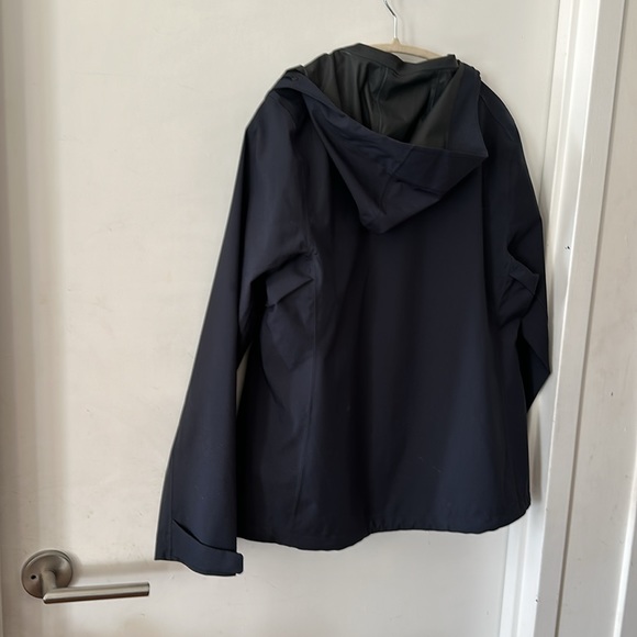 Uniqlo BLOCKTECH 3D CUT PARKA Navy Rain jacket - Picture 4 of 4